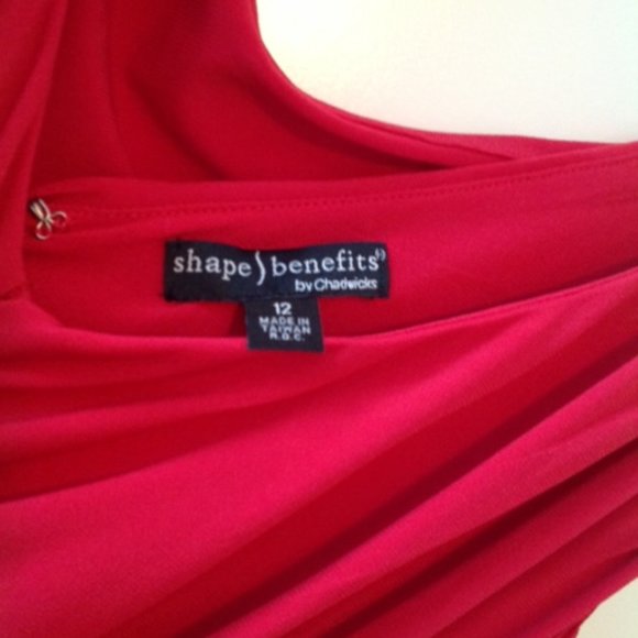 RED PARTY DRESS WITH RUNCHED WAISTBAND - SIZE 12 - Picture 4 of 4